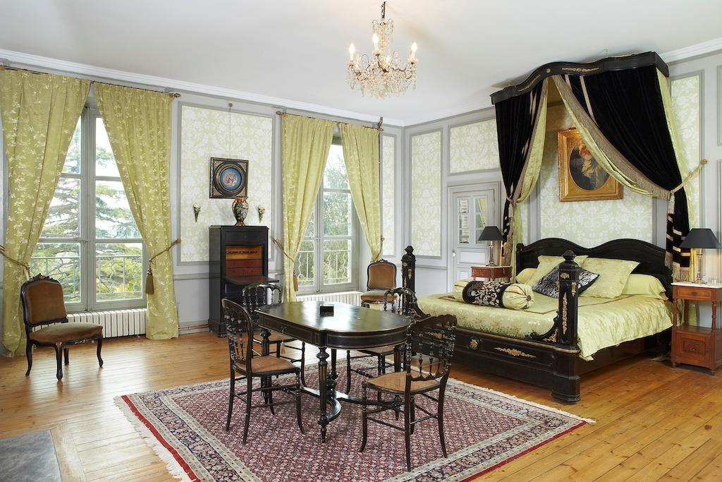 مبيت وإفطار LʼIsle-Jourdain Chateau De Clermont-Saves الغرفة الصورة