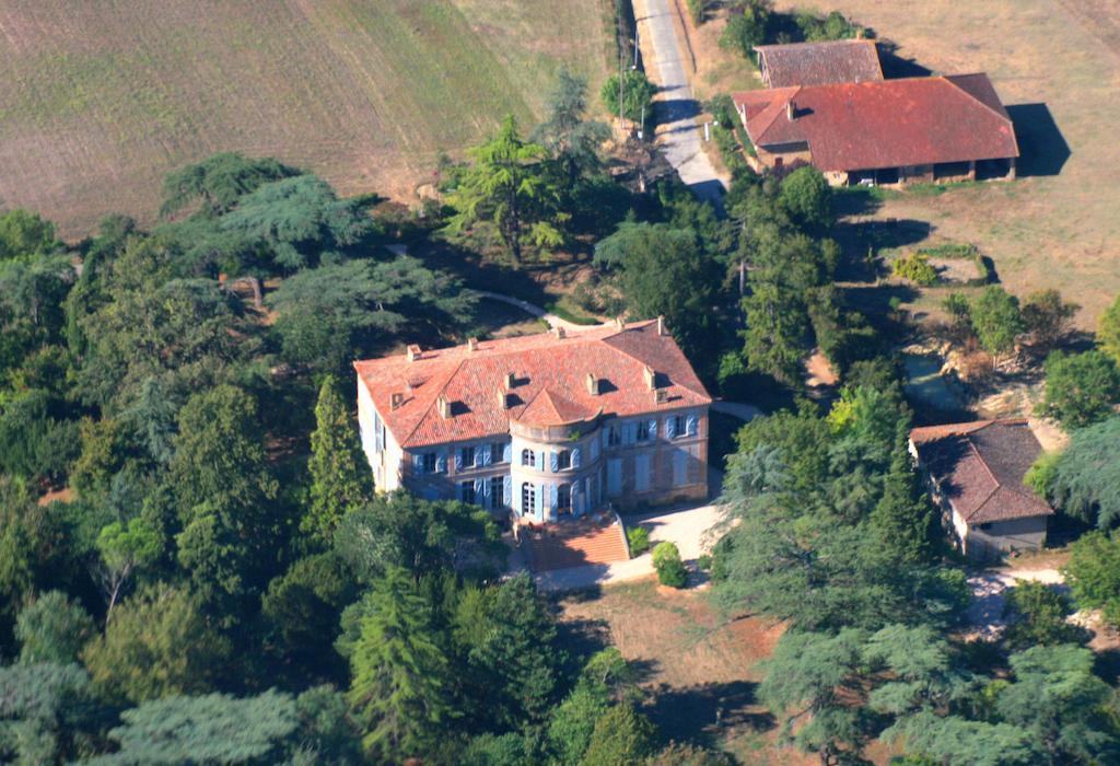 مبيت وإفطار LʼIsle-Jourdain Chateau De Clermont-Saves المظهر الخارجي الصورة