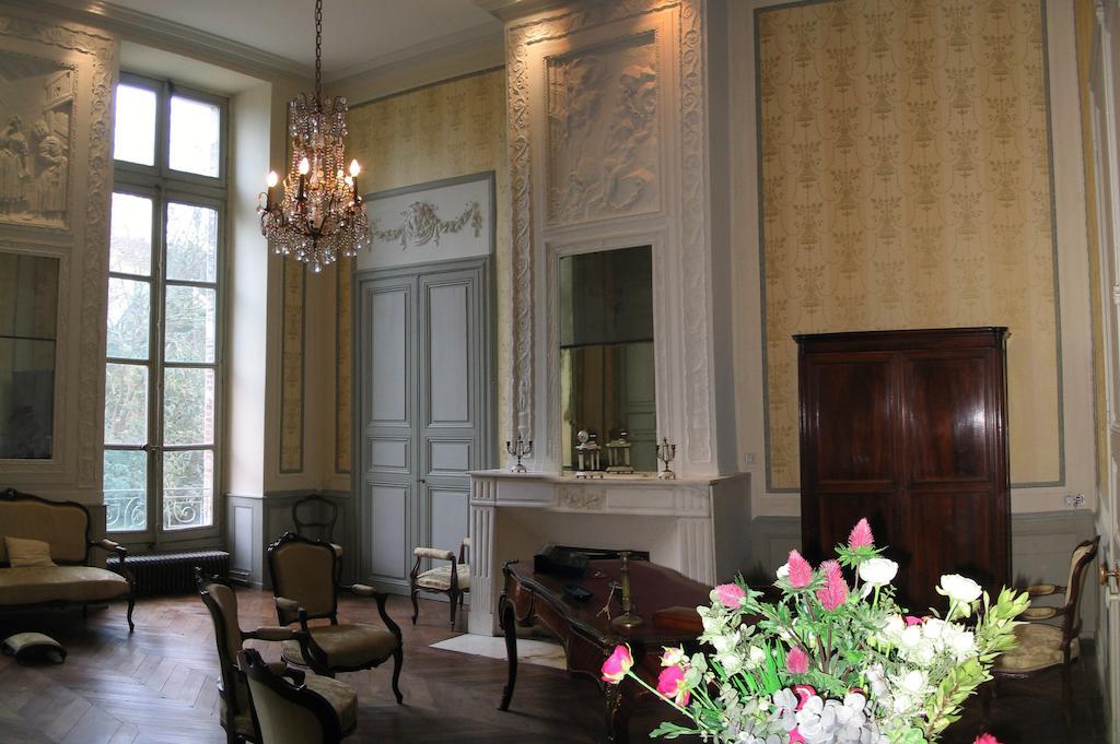 مبيت وإفطار LʼIsle-Jourdain Chateau De Clermont-Saves المظهر الخارجي الصورة