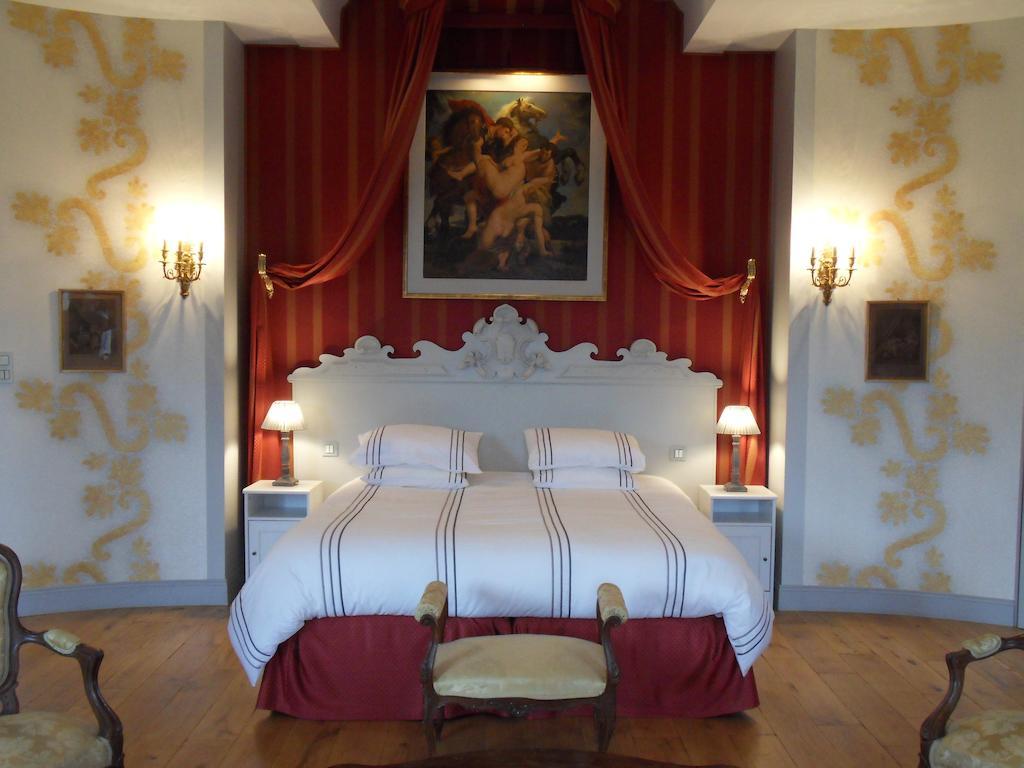 مبيت وإفطار LʼIsle-Jourdain Chateau De Clermont-Saves الغرفة الصورة