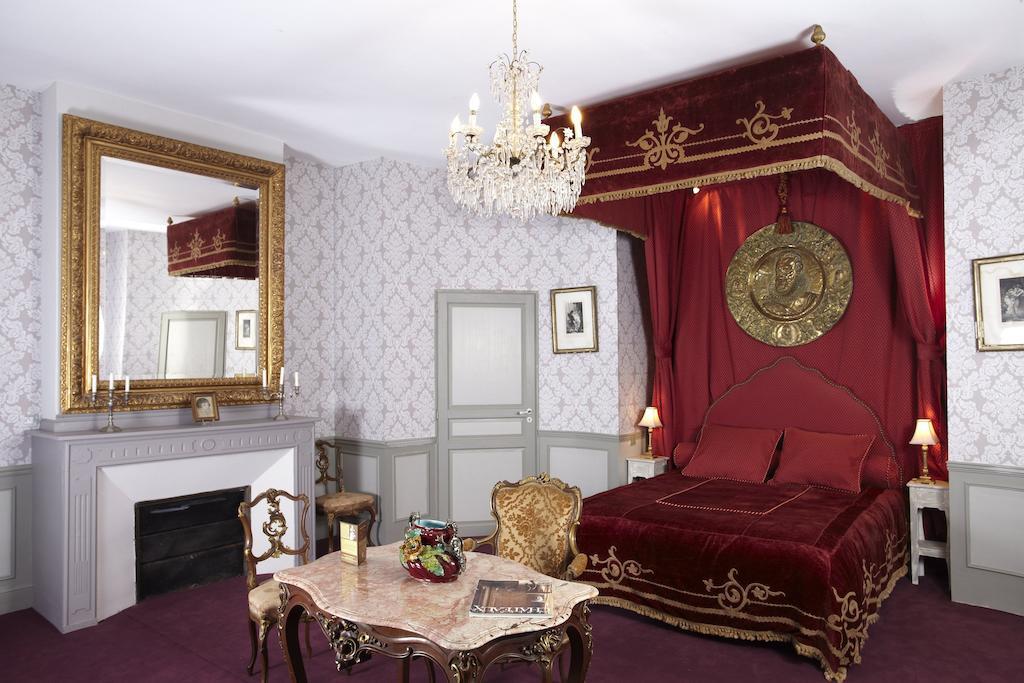 مبيت وإفطار LʼIsle-Jourdain Chateau De Clermont-Saves الغرفة الصورة