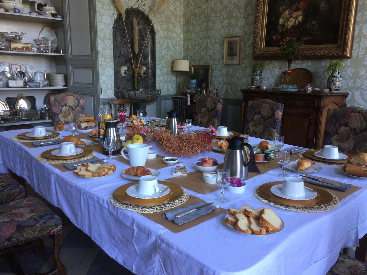 مبيت وإفطار LʼIsle-Jourdain Chateau De Clermont-Saves المظهر الخارجي الصورة
